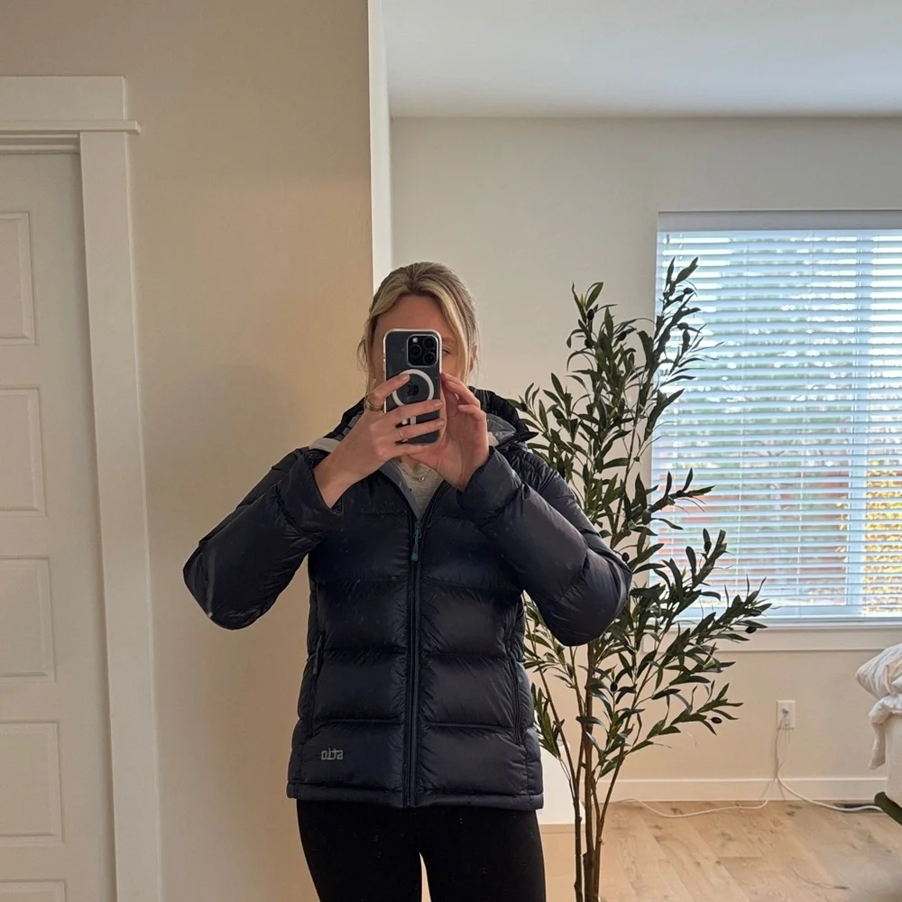 Stio puffer - navy, small: Women's Hometown Down Hooded Jacket, mountain shadow - Picture 4 of 5